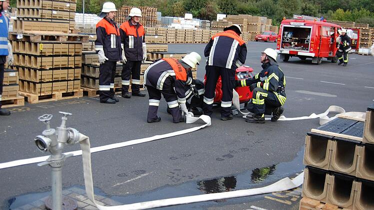 Übung auf dem Gelände der Firma ACO.  Foto: Günther Straub
