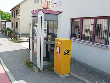 Diese Telefonzelle in der Bahnhofstraße wird in eine Basistelefonstelle umgewandelt. Foto: Lothar Weidner