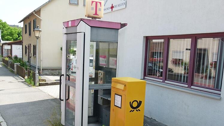 Diese Telefonzelle in der Bahnhofstraße wird in eine Basistelefonstelle umgewandelt. Foto: Lothar Weidner