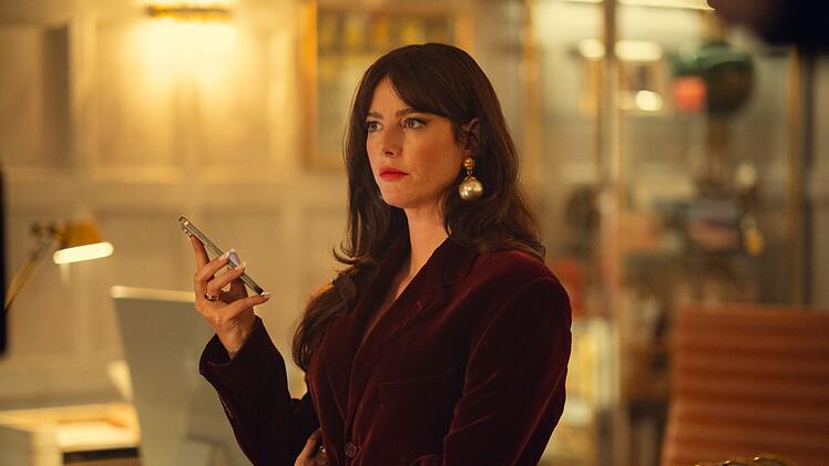 Susie Glass (Kaya Scodelario) ist die operative Leiterin der kriminellen Gesch&auml;fte ihres inhaftierten Vaters Bobby. Als eine Art Mentorin f&uuml;hrte sie den unbescholtenen Eddie in Staffel eins in die kriminelle Unterwelt ein. Mittlerweile sind sie ein ziemlich gutes Team. Nur wo liegt ihre Loyalit&auml;t, wenn es um Eddie und ihren Vater geht?