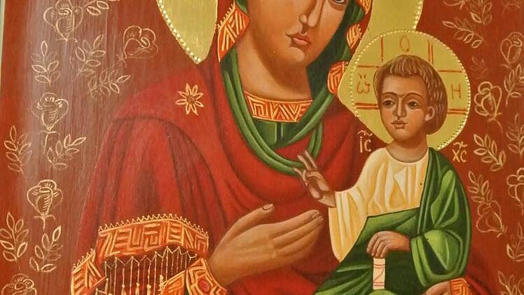 Nagelneu sind Ikonen, die Irmgard Eichler malt und mit Blattgold ausschmückt. Sie ziehen den Blick an. Foto: Brigitte Krause