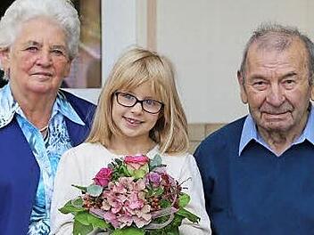 Hedwig und Alfons Maier mit Urenkelin Lisa Foto: Franz Galster