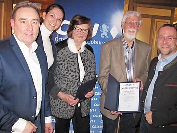 Ehrungen beim CSU-Ortsverband Coburg-Süd. Das Bild zeigt von links Vorsitzenden René Boldt, die stellvertretende Vorsitzende Christina Vatke, Renate Fischer (30 Jahre Mitglied), Alfons Raps (50 Jahre Mitglied) und den stellvertretenden Vorsitzenden Michael Schulz. Foto: Martin Koch
