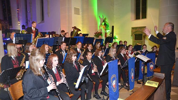 Das Jugendorchester ist besonders stolz auf die Ausbildung von Jungmusikern. Hier beim Jahreskonzert im April 2019 unter Leitung von Stefan Krauß. Foto: K.- H. Hofmann