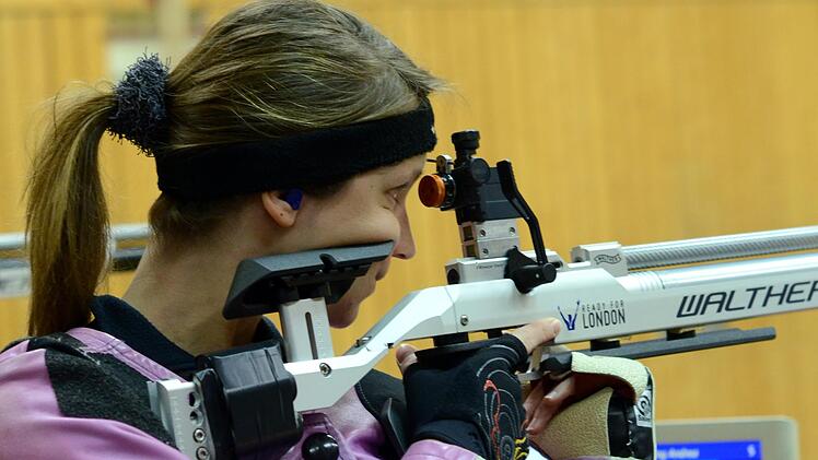 Mal wieder muss bei den Sportschützen aus dem Gau Rhön-Saale die Waffe aus der Hand gelegt werden. Foto: Jürgen Schmitt/Archiv