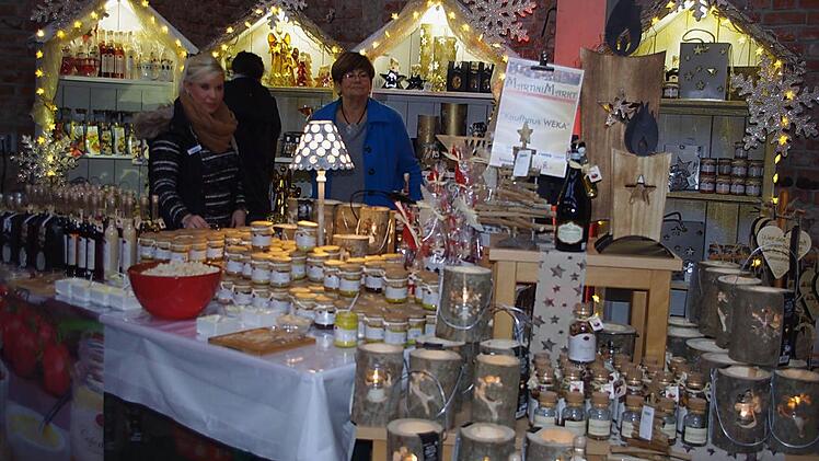 Beim Martini Markt gab es jede Menge wunderschöne, selbst hergestellte Weihnachtsdeko zu bewundern und natürlich auch zu kaufen. Foto: Heike Schülein