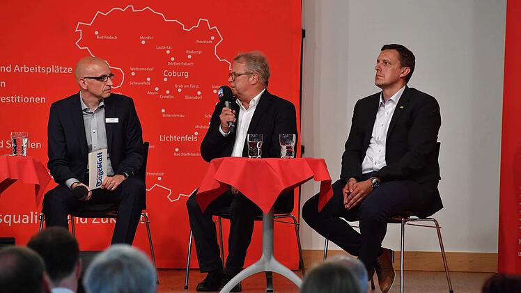 Blick aufs Podium beim RegionentalkFoto: Ronald Rinklef
