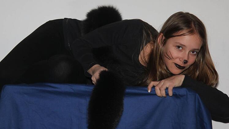 Die Achtklässlerin Pia Kolb spielt den gestiefelten Kater. Foto: Sonny Adam