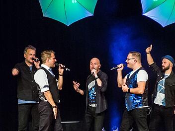 Die A-cappella-Band Alte Bekannte wurde bei ihrem Coburg-Debüt im Kongresshaus vom Publikum umjbelt.Foto: Jochen Berger