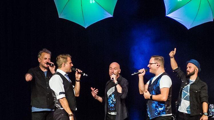 Die A-cappella-Band Alte Bekannte wurde bei ihrem Coburg-Debüt im Kongresshaus vom Publikum umjbelt.Foto: Jochen Berger