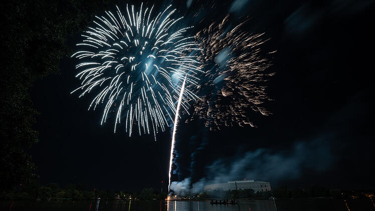 Fulminate Feuerwerk-Show beim 200. N&uuml;rnberger Volksfest