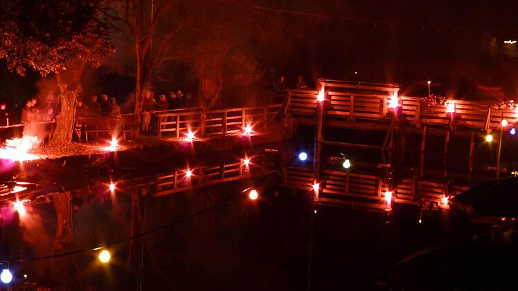 Lichterfest mit bengalischer Beleuchtung beim Baierswehr in Steinwiesen