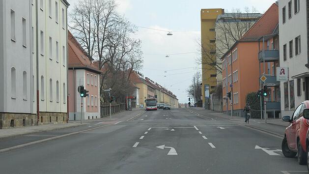 Die Zollnerstra&szlig;e stadtausw&auml;rts. Mit ausgekl&uuml;gelter Technik sollen hier die Radfahrer bald immer Gr&uuml;n an der Ampel haben.  Foto: Ronald Rinklef