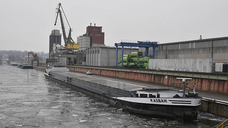 ...während das Schiff Kasbah in Bamberg vor Anker liegt. Foto: Ronald Rinklef