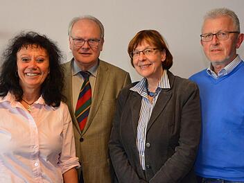 Beim Kissinger Hospizverein wurde gewählt, im Vorstand gab es jedoch kaum Veränderungen (von links): Schriftführerin Bettina Hehn, Vorsitzender Dr. Reinhard Höhn, stellvertretende Vorsitzende Pfarrerin Christel Mebert und Kassier Norbert Paulus.  Foto: Peter Rauch