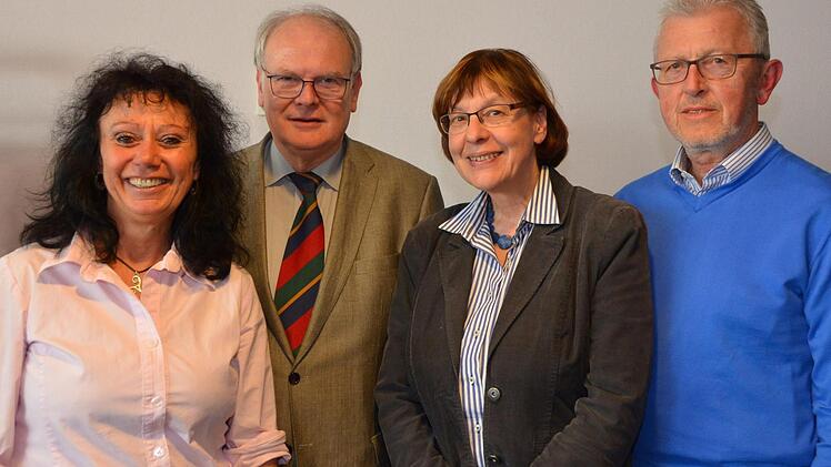 Beim Kissinger Hospizverein wurde gewählt, im Vorstand gab es jedoch kaum Veränderungen (von links): Schriftführerin Bettina Hehn, Vorsitzender Dr. Reinhard Höhn, stellvertretende Vorsitzende Pfarrerin Christel Mebert und Kassier Norbert Paulus.  Foto: Peter Rauch