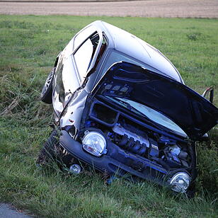 Unfall bei Rehau: Fahranfänger baut Unfall - drei Verletzte