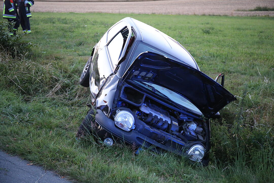 Unfall bei Rehau: Fahranfänger baut Unfall - drei Verletzte