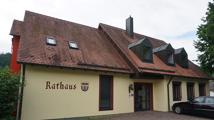 Der Marktgemeinderat hat den Haushalt für den Markt Zeitlofs für das Jahr 2019 einstimmig verabschiedet und eine positive Entwicklung der Gemeinde festgestellt. Foto: Marion Eckert