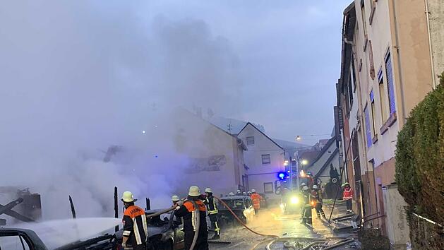 In Triefenstein ist es am Sonntagmorgen zu einem Vollbrand in einer Schreinerei gekommen. Foto: News5/Höfig