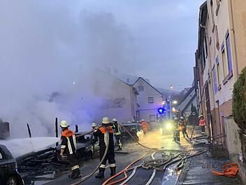 In Triefenstein ist es am Sonntagmorgen zu einem Vollbrand in einer Schreinerei gekommen. Foto: News5/Höfig