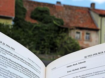 Was machen Hauserben im Markt Burkardroth mit der Immobilie? Foto: Johannes Schlereth