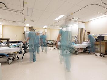 Seit Beginn der Pandemie haben Krankenhäuser besonders viel zu tun. Kam mit der Ankunft der geflüchteten Ukrainerinnen und Ukrainer noch mehr auf sie zu?