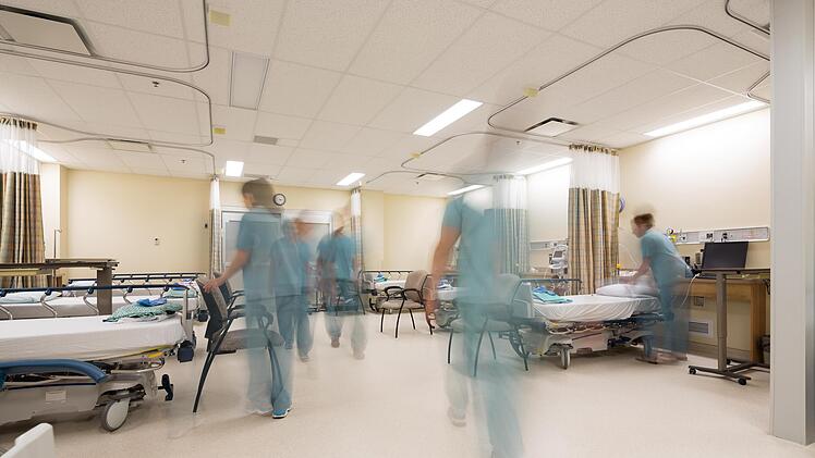 Seit Beginn der Pandemie haben Krankenhäuser besonders viel zu tun. Kam mit der Ankunft der geflüchteten Ukrainerinnen und Ukrainer noch mehr auf sie zu?