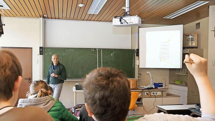 Schüler wie die der Klasse 7c können sich am Frobenius-Gymnasium nun für die verlängerte Mittelstufe entscheiden. Foto: Arkadius Guzy