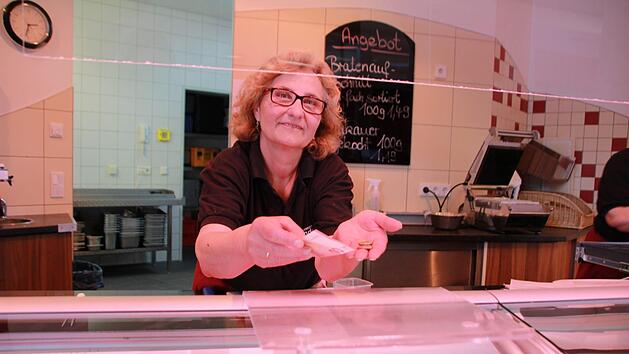 Gerade in Metzgereien oder B&auml;ckereien ist es noch gang und g&auml;be mit Bargeld zu zahlen. Foto: Franziska Rieger
