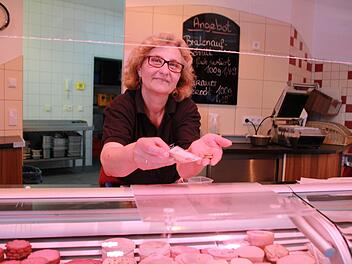 Gerade in Metzgereien oder Bäckereien ist es noch gang und gäbe mit Bargeld zu zahlen. Foto: Franziska Rieger