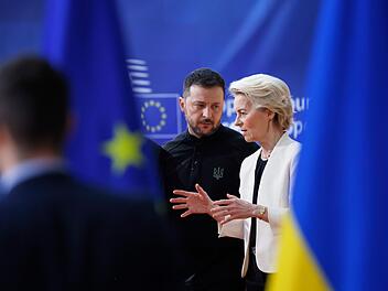 Ursula von der Leyen (r) und Wolodymyr Selenskyj