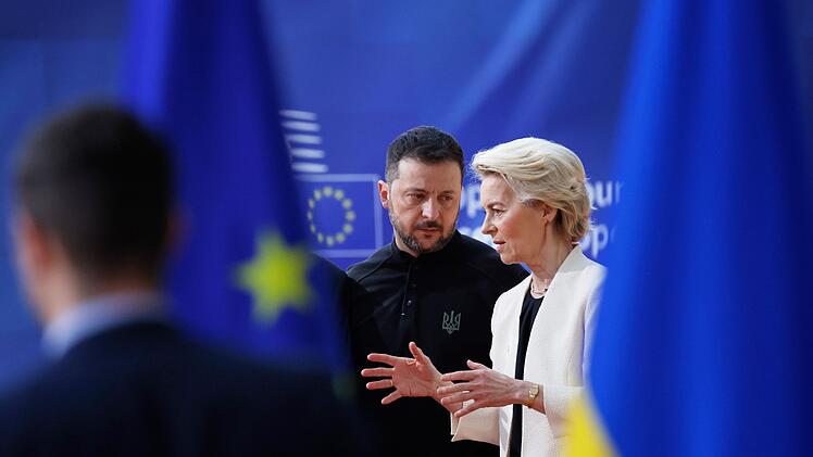 Ursula von der Leyen (r) und Wolodymyr Selenskyj