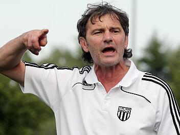 Erwin Albert engagiert am Spielfeldrand: Das dürften die Zuschauer im Seestadion bis zu seinem letzten Spiel als Trainer des FC Sand zu sehen bekommen. Foto: sportpress