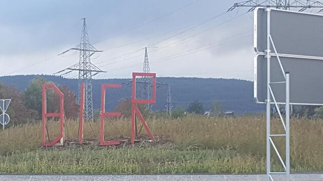 Das ist der Bierkreisel auf der Staatsstra&szlig;e zwischen Melkendorf und Kulmbach. Foto: Alexander Hartmann