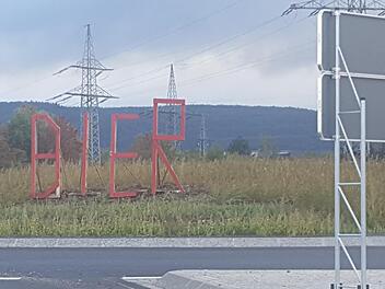 Das ist der Bierkreisel auf der Staatsstraße zwischen Melkendorf und Kulmbach. Foto: Alexander Hartmann