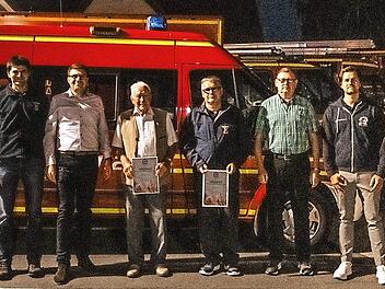Ehrung bei der Feuerwehr Hausen (von links): Zweiter Vorsitzender Bernd M&uuml;ller, Dritter B&uuml;rgermeister Johannes Stadter, die Geehrten Reinhold Heilmann, Peter K&uuml;ffner, Richard Wagner und Vorsitzender Marco Weichert