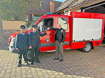 Im Bild von links: Ortssprecher J&ouml;rg B&ouml;hnlein, 1. Kommandant Florian Thoma und 1. B&uuml;rgermeister Andreas Sandwall. Ralf Jahrsd&ouml;rfer