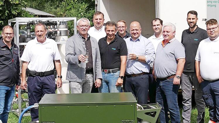 Landrat Johann Kalb hat die beiden Trinkwasseraufbereitungsanlagen stellvertretend für den Landkreis entgegengenommen.
