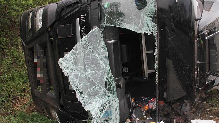 Der Fahrer wurde bei dem Unfall verletzt.