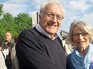 Sie sind die Motoren der Partnerschaft: Die Vorsitzende des Oerlenbacher Partnerschaftskomitees, Verena Bohl (rechts), und Gerard Duval, ihr Kollege aus Douvres-la-Délivrande, bei einem der letzten Treffen. Foto: Archiv/Stefan Geiger