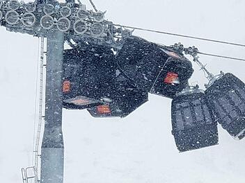 Aufgrund eines starken Sturmes kollidierten am Sonntag mehrere Gondeln einer Bergbahn in &Ouml;sterreich. Foto: -/apa/dpa