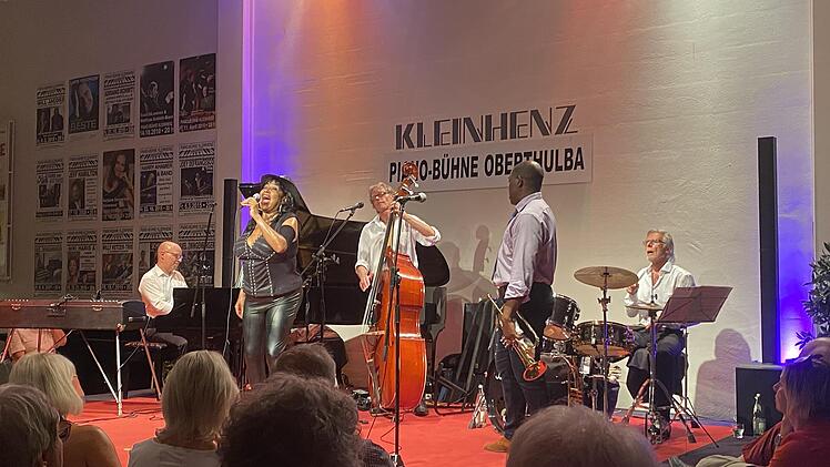 Deborah Woodson und das  Willy Ketzer-Quartett   heizten mächtig ein.