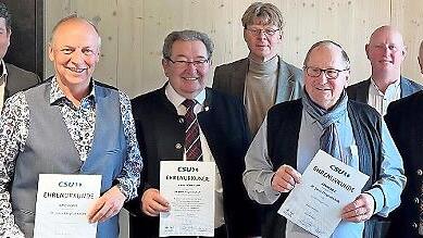 Unser Ehrungsbild zeigt (von links) Sandro Kirchner (MdL), Hans Kober (25 Jahre Mitgliedschaft), Karl Schneider (50 Jahre Mitgliedschaft), Jochen Emde (zehn Jahre), Erwin Belz (25 Jahre) sowie Ortsverbandsvorsitzenden Roman Jörg und Landrat Thomas...