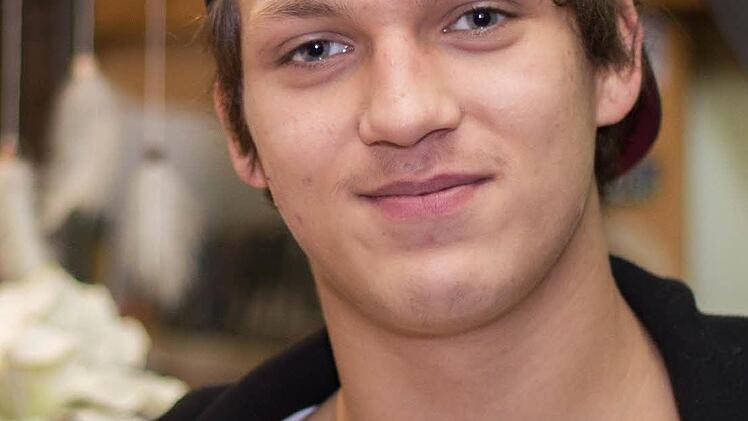 Benjamin Eber (17): Mehr als sein halbes Leben lang ist Benjamin Eber bereits Gast im "Struwwel". Im kommenden August werden es zehn Jahre.Du bist schon als Achtjähriger regelmäßig in den Struwwel gegangen. Relativ früh.Damals habe ich nur 50 Meter entfernt gewohnt, da lag es fast nahe. Zwar gibt es in Kronach auch Alternativen, aber irgendwie hat mich der Struwwel auch später immer angezogen.Warum?Er hat mein Leben entscheidend geprägt. Das liegt auch an den Menschen, die ich hier getroffen...
