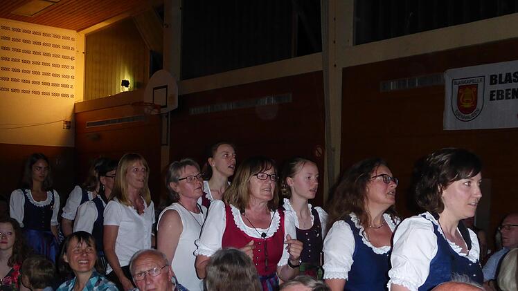 Einzug des afrikanischen Chores mit "Sponono Yekile". Foto: Elisabeth Mehn