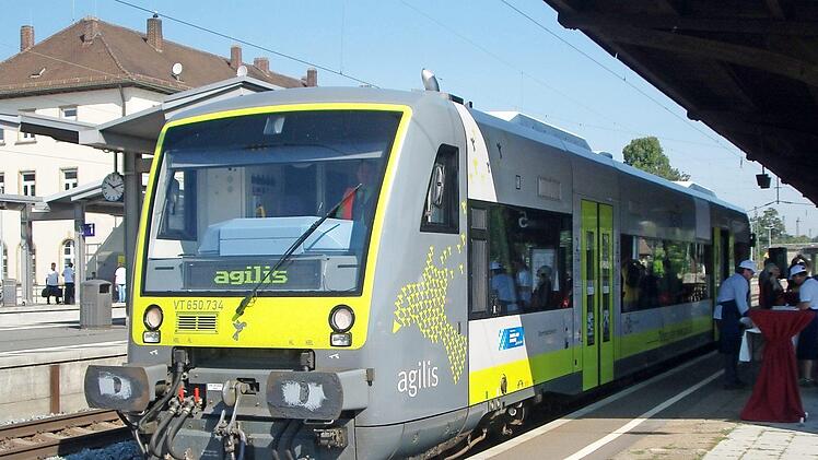 Ein Zug der Bahnstrecke Forchheim - Ebermannstadt  Foto: Günther Klebes