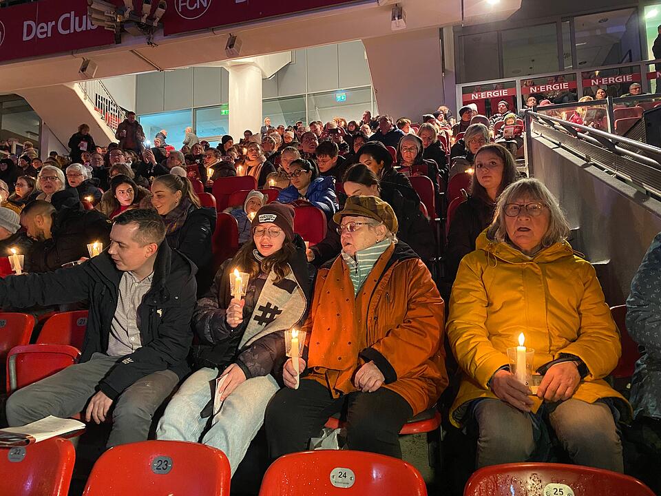 Endlich wieder: Impressionen vom Große Nürnberger Adventssingen 2022 im Max-Morlock-Stadion