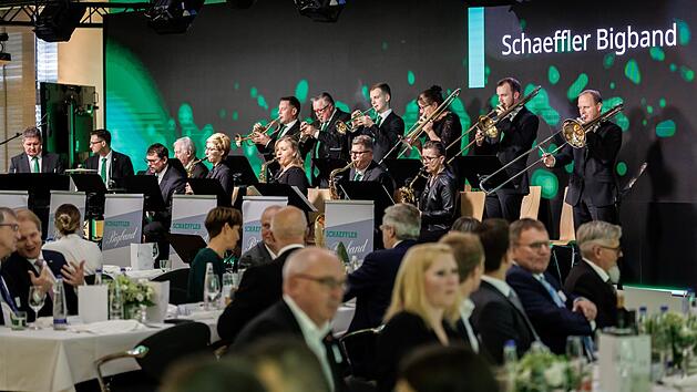 Herzogenaurach: Feierliche Ehrung von über 500 Schaeffler-Mitarbeitenden