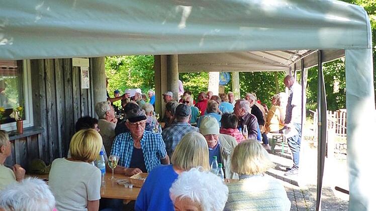 Einen schönen Nachmittag verbrachte die Senioren-Union Oberthulba auf der Winzerhütte bei Gambach.